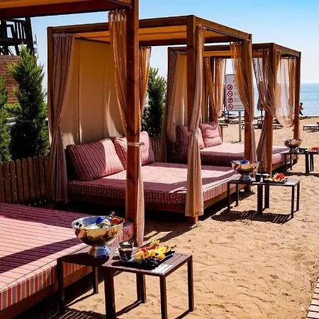 Grand Sapphire Casino, High Floor, Sea View * Lythrodhondas