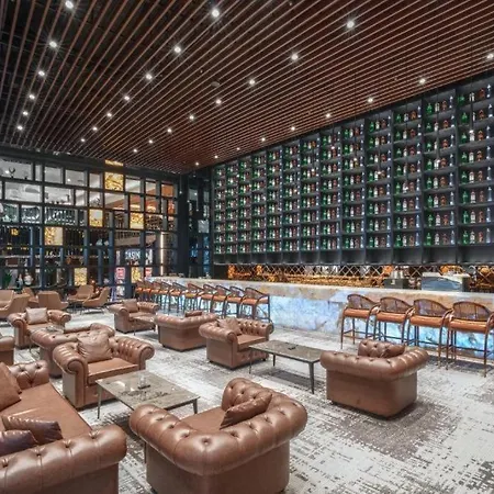 Grand Sapphire Casino, High Floor, Sea View アパート Lythrodhondas