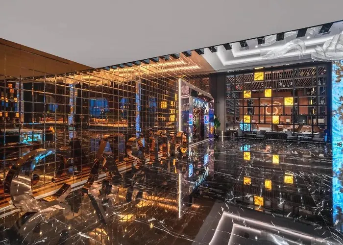 Grand Sapphire Casino, High Floor, Sea View アパート