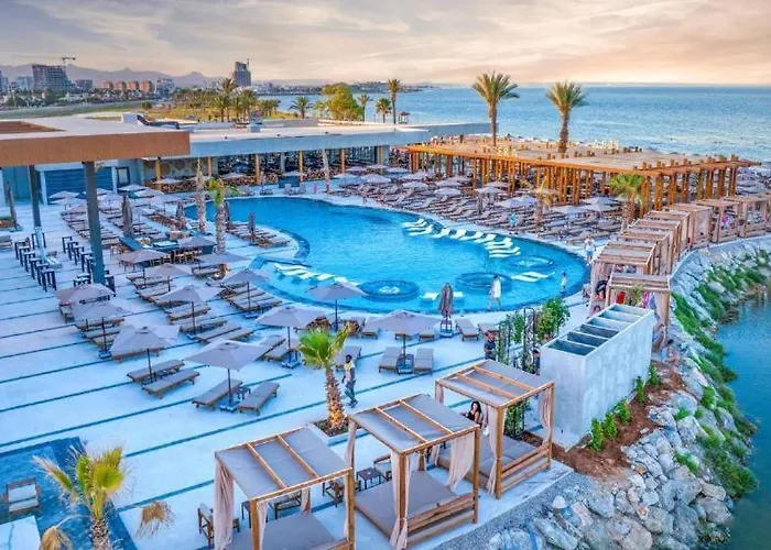 Grand Sapphire Casino, High Floor, Sea View アパート