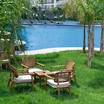 Grand Sapphire Casino, High Floor, Sea View Appartamento Trikomo