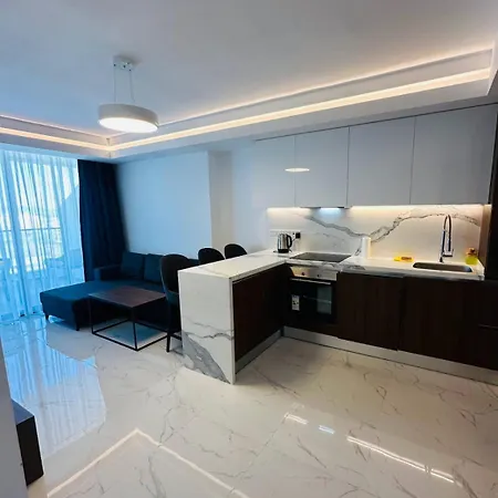 Grand Sapphire Casino, High Floor, Sea View Lejlighed Trikomo