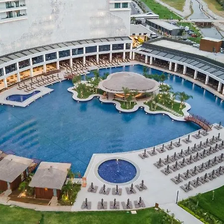 Grand Sapphire Casino, High Floor, Sea View *