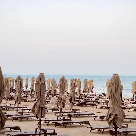 Grand Sapphire Casino, High Floor, Sea View