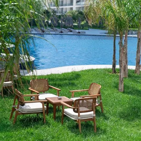 Grand Sapphire Casino, High Floor, Sea View Lejlighed Trikomo