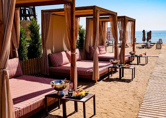 Grand Sapphire Casino, High Floor, Sea View * Lythrodhondas