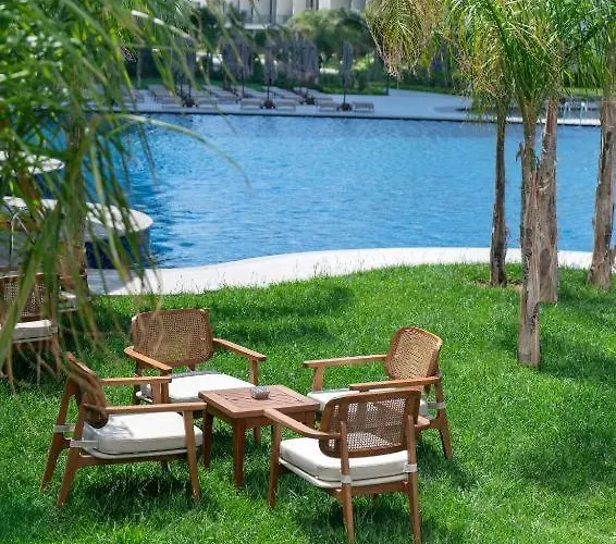 Grand Sapphire Casino, High Floor, Sea View Appartement Lythrodhondas